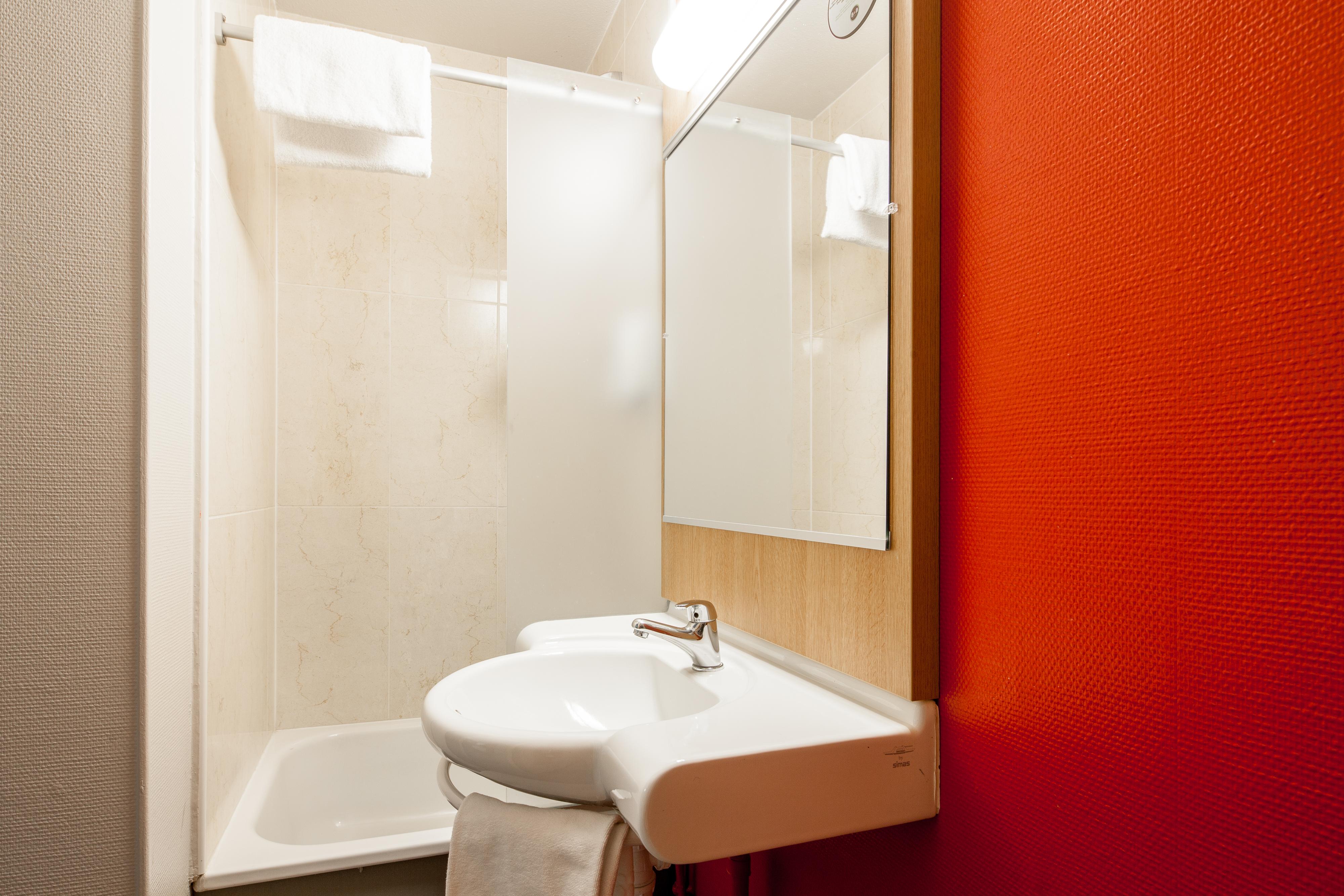 B&B Hotel Louveciennes Льо Порт-Марли Екстериор снимка